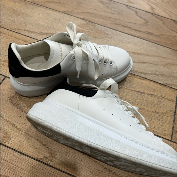 Alexander McQueen Women's Oversized Embossed Logo Colorblocked Suede Sneakers - Picture 6 of 7